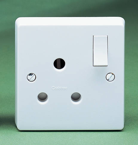 15 Amp Round 3 Pin Switched Socket - White