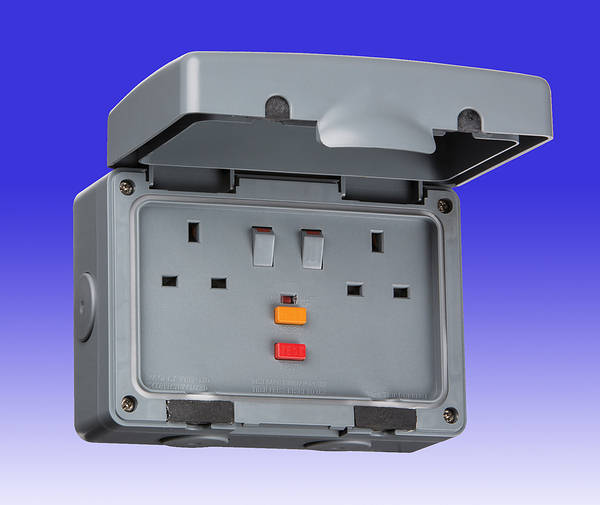 Outdoor socket clearance with rcd