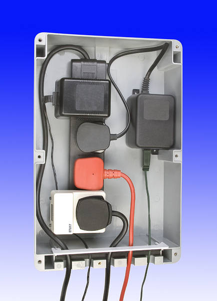 Knightsbridge IP66 13A 3 Way Switch Box With 4 Cable Entries Outdoor Power 